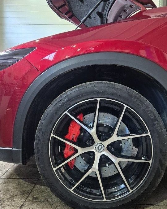 Установка переднего комплекта тормозов Brembo на Mazda CX-5 – тормозной диск 380 мм и суппорта Brembo GT6