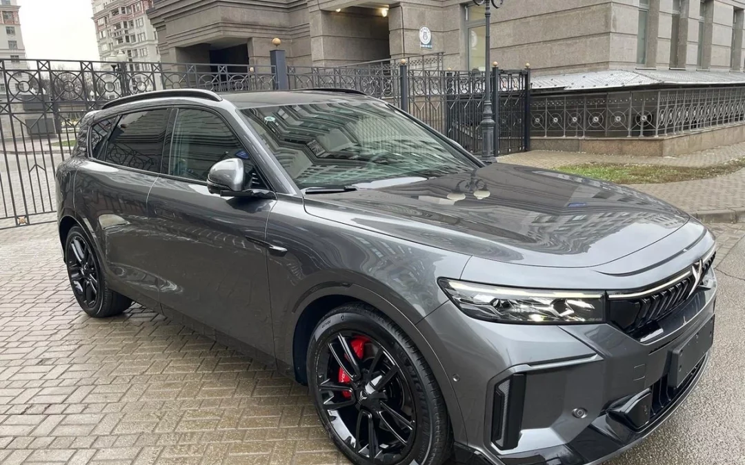 Установка тормозной системы на автомобиль Voyah Free, перед 6 поршневые суппорта Brembo GT6 с тормозными дисками 405мм, зад Brembo F40 380mm