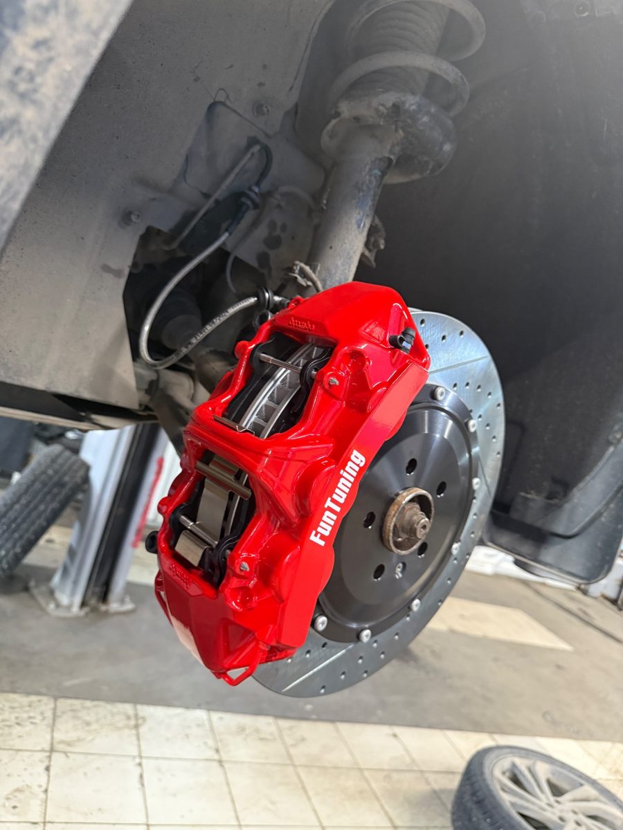 Усиленная тормозная система на Geely Monjaro, перед 6 поршневая…