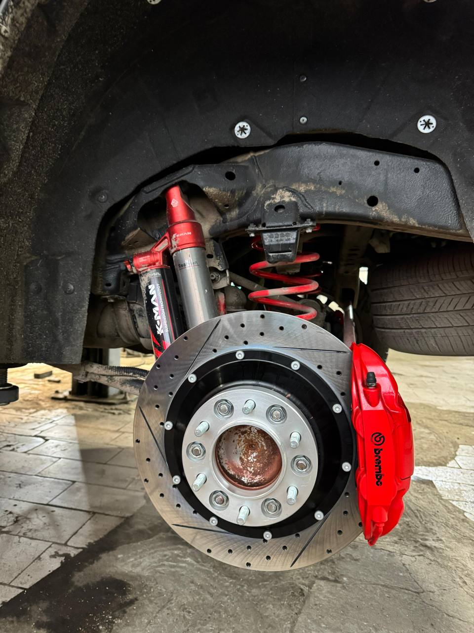 Установка усиленного тормозного комплекта Brembo GT6 и Brembo F40 с диаметром диска 380мм перед и зад, на Haval H9 2025