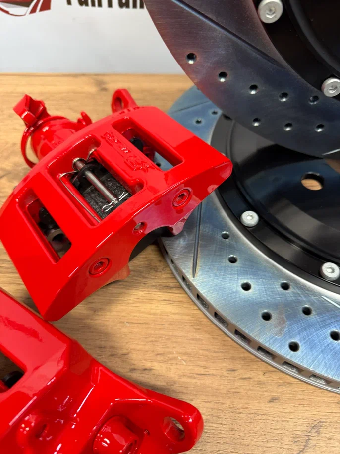 Тормозная система Brembo F40, диски 355 мм с дополнительным приводом для ручника на автомобиль Volkswagen Multivan на заднюю ось — изображение 9