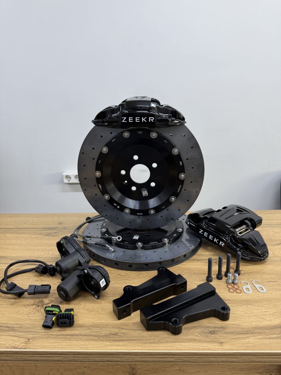 Карбон-керамическая 4 поршневая тормозная система Brembo Mehatronika с дисками 400 мм на автомобиль Zeekr 9X, задняя ось — изображение 6