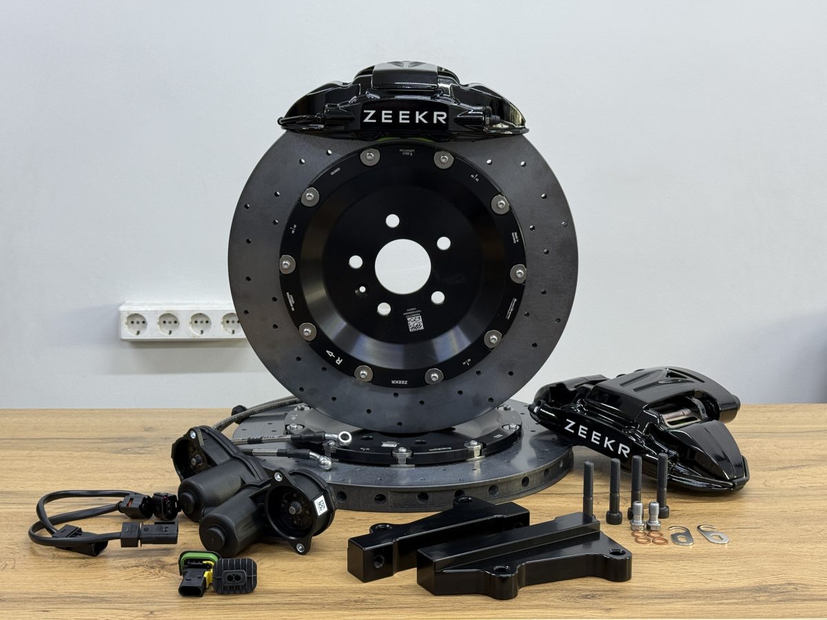 Карбон-керамическая 4 поршневая тормозная система Brembo Mehatronika с дисками 400 мм на автомобиль Zeekr 9X, задняя ось