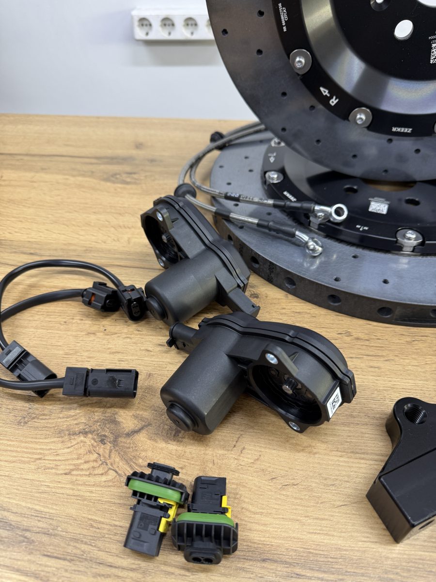 Карбон-керамическая 4 поршневая тормозная система Brembo Mehatronika с дисками 400 мм на автомобиль Zeekr 9X, задняя ось — изображение 3