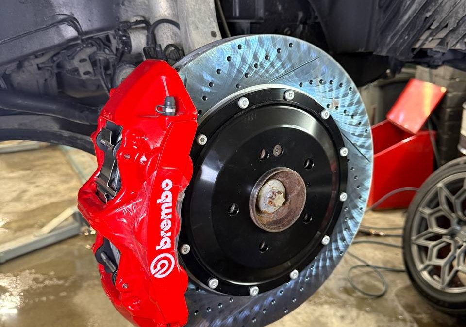 Установка на Mercedes Benz G500 усиленной тормозной системы под 20 колеса