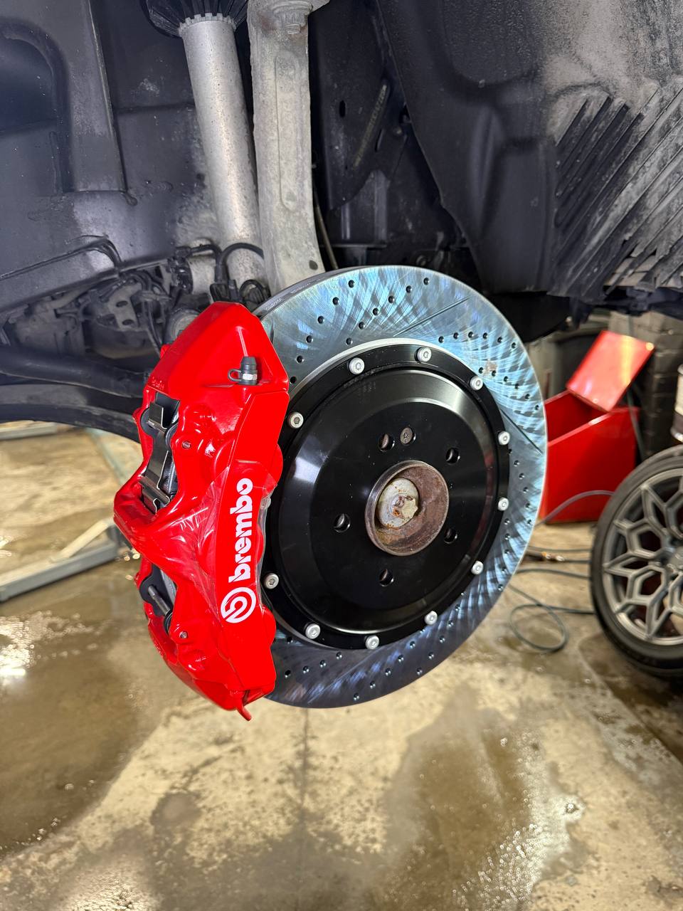 Установка на Mercedes Benz G500 усиленной тормозной системы под 20 колеса