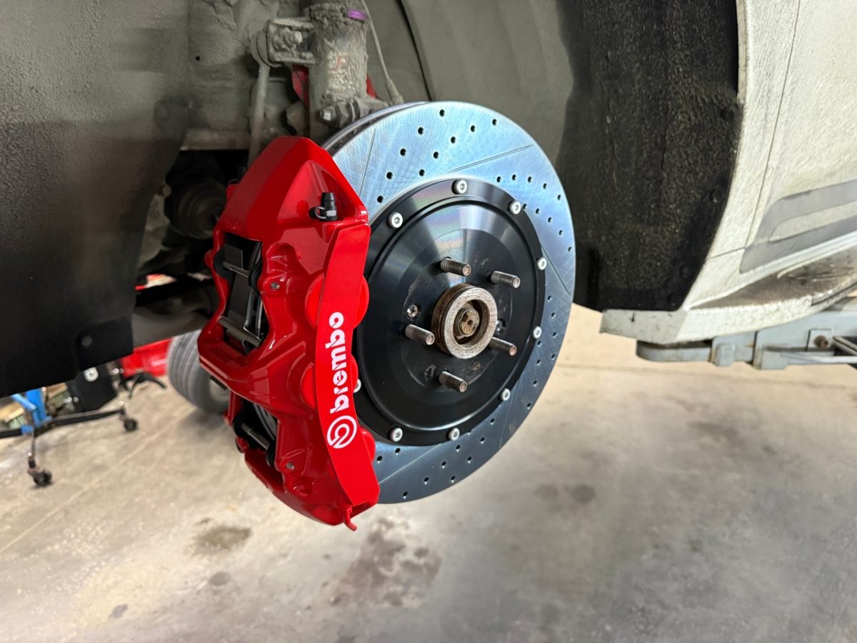 Установка усиленной тормозной системы Brembo GT6 на Kia Carnival…